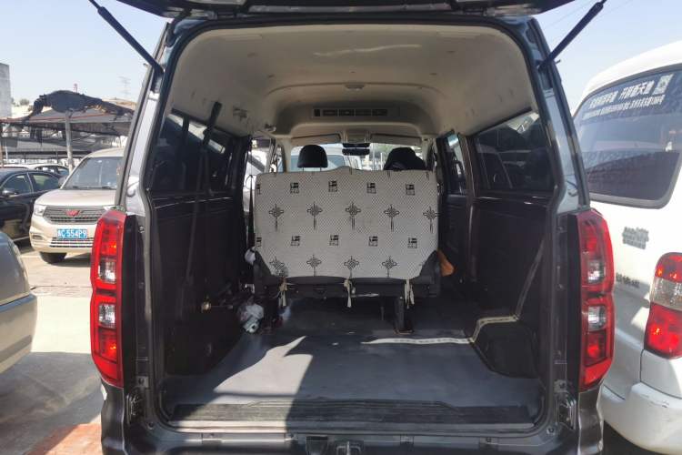 Used Jinbei Gold Hiace 2021 1.5L Passenger Van Travel Lion 6-Seater Trunk