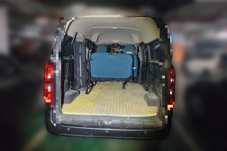 Used Jinbei Gold Hiace 2021 1.5L Passenger Vehicle Engineering Lion 6 Seats Trunk