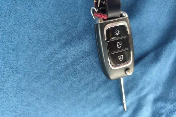Used Jinbei Gold Hiace 2021 1.5L Passenger Vehicle Engineering Lion 6 Seats Vehicle Key