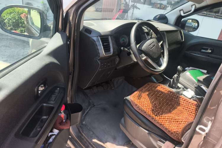 Used Jinbei Gold Hiace 2021 2.0L Passenger Van Travel Lion 6-Seater Driver Seat