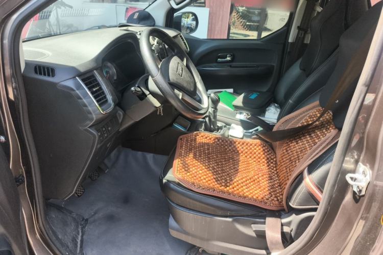 Used Jinbei Gold Hiace 2021 2.0L Passenger Van Travel Lion 6-Seater Left Front Seat