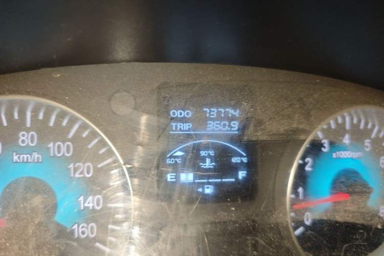 Used Jinbei Gold Hiace 2021 1.6L Box Van Engineering Lion 2-Seater Odometer Close Up
