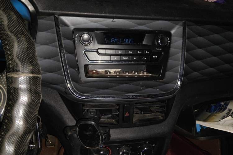 Used Jinbei Gold Hiace 2021 1.5L Passenger Vehicle Engineering Lion 6 Seats Audio And AC Panel
