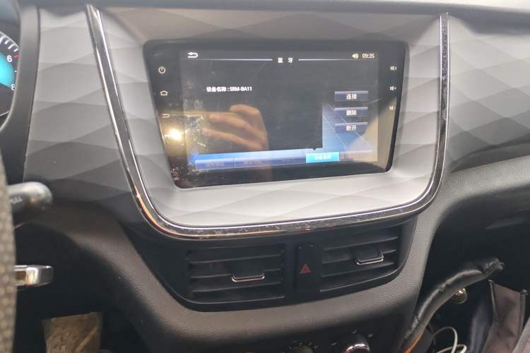 Used Jinbei Gold Hiace 2021 1.5L Passenger Van Travel Lion 6-Seater Audio And AC Panel