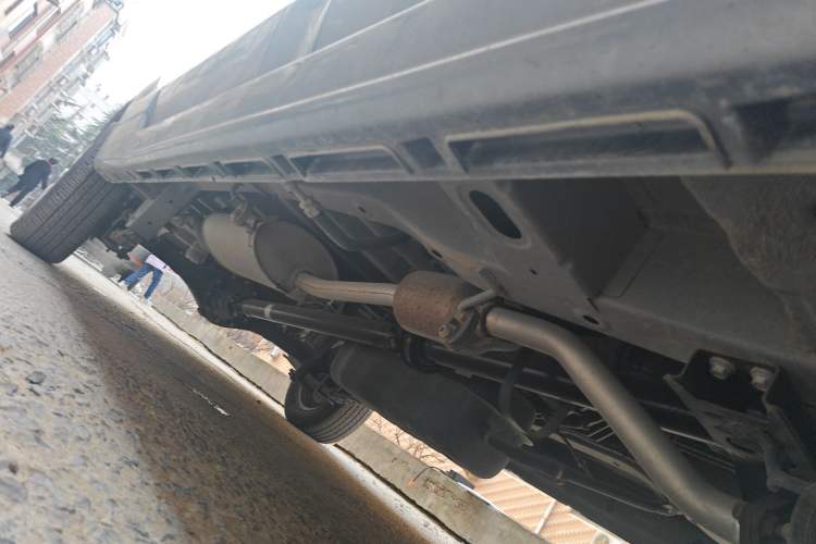Used Jinbei Gold Hiace 2021 1.5L Passenger Vehicle Engineering Lion 6 Seats Chassis Front Right