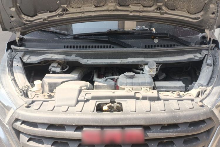 Used Jinbei Gold Hiace 2021 1.5L Passenger Vehicle Engineering Lion 5-Seater Engine Bay