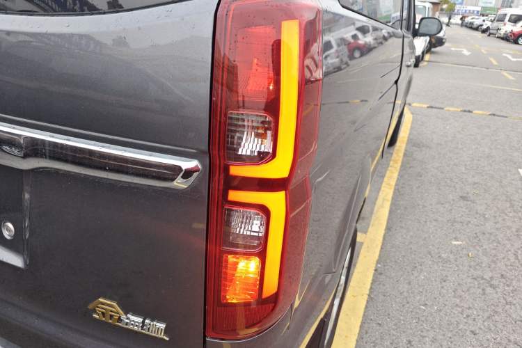 Used Jinbei Gold Hiace 2021 1.5L Passenger Van Travel Lion 6-Seater Exterior 2