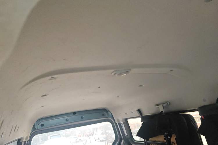 Used Jinbei Gold Hiace 2021 1.5L Passenger Vehicle Engineering Lion 6 Seats Headliner
