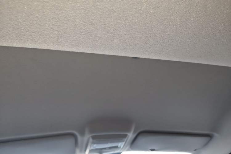 Used Jinbei Gold Hiace 2021 1.5L Passenger Van Travel Lion 6-Seater Headliner