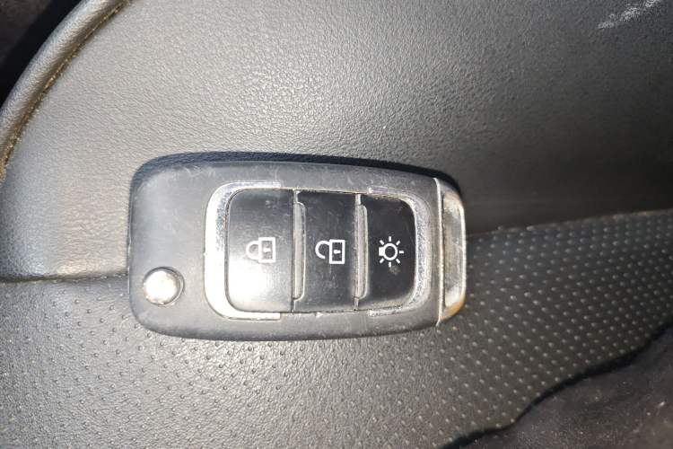 Used Jinbei Gold Hiace 2021 1.5L Passenger Van Travel Lion 6-Seater Interior 1