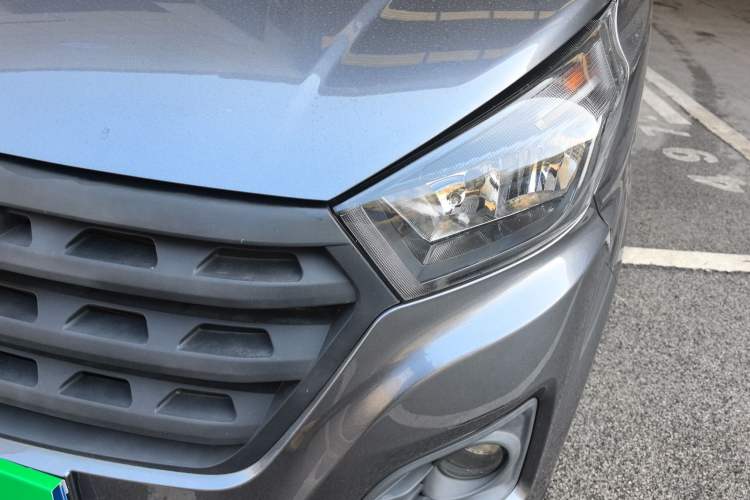 Used Jinbei Gold Hiace 2021 2.0L Passenger Vehicle Engineering Lion 5 Seats Left Front Headlight