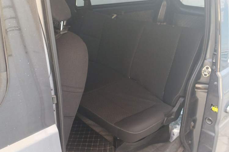 Used Jinbei Gold Hiace 2021 1.5L Passenger Vehicle Engineering Lion 5-Seater Left Rear Seat