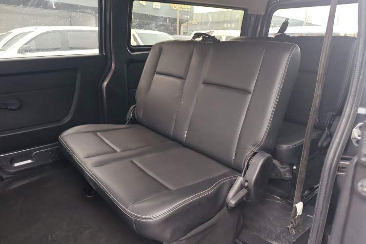 Used Jinbei Gold Hiace 2021 1.5L Passenger Van Travel Lion 6-Seater Left Rear Seat