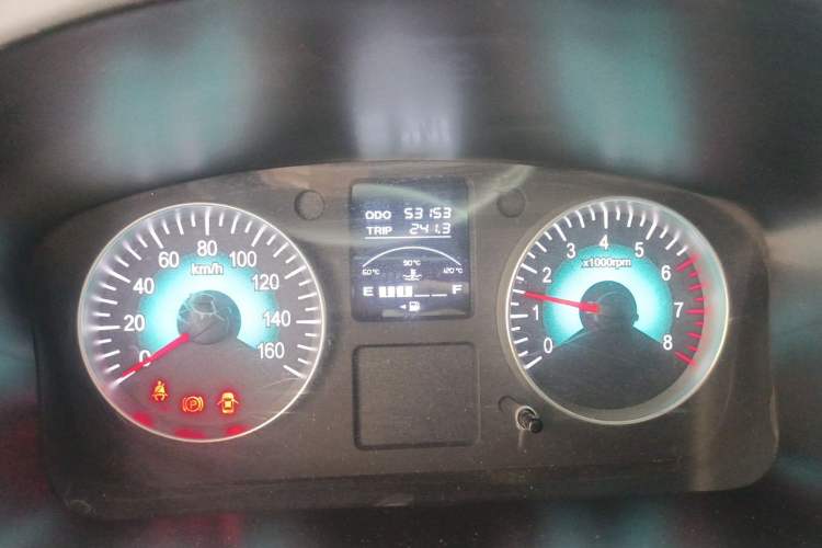 Used Jinbei Gold Hiace 2021 1.5L Passenger Vehicle Engineering Lion 5-Seater Odometer Close Up