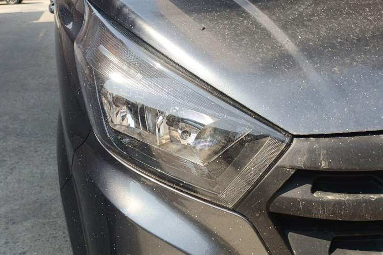 Used Jinbei Gold Hiace 2021 1.5L Passenger Vehicle Engineering Lion 5-Seater Right Front Headlight