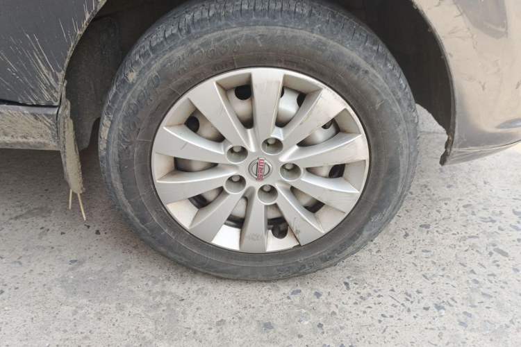 Used Jinbei Gold Hiace 2021 1.5L Passenger Vehicle Engineering Lion 5-Seater Right Front Wheel Hub