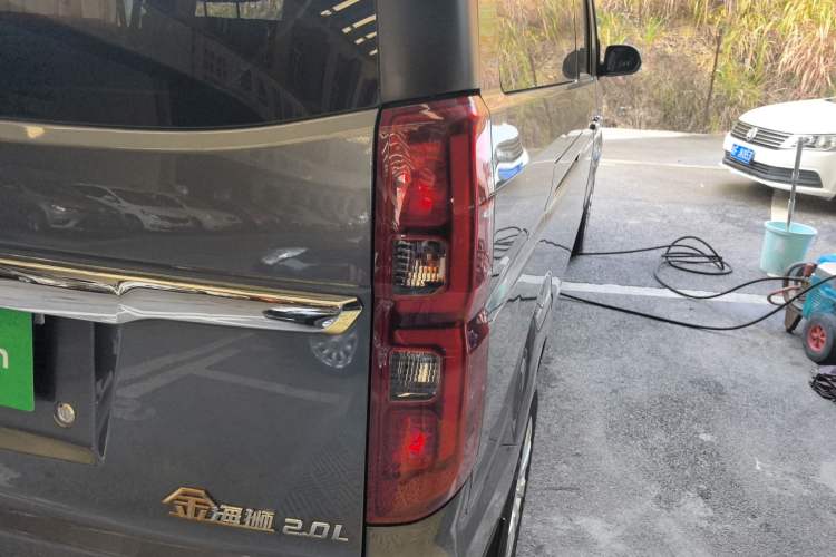 Used Jinbei Gold Hiace 2021 2.0L Passenger Vehicle Engineering Lion 5 Seats Right Rear Taillight