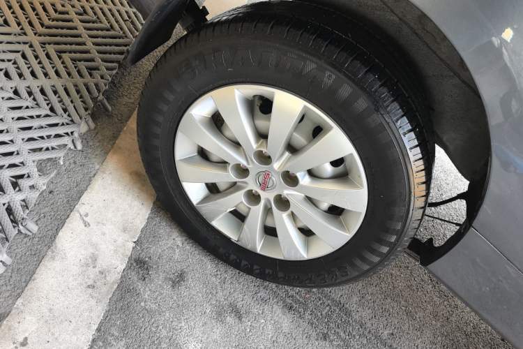 Used Jinbei Gold Hiace 2021 2.0L Passenger Vehicle Engineering Lion 5 Seats Right Rear Wheel Hub