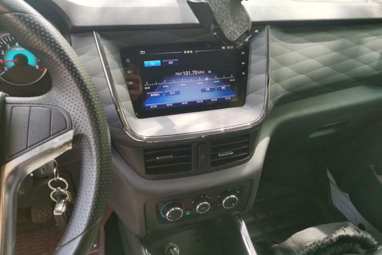Used Jinbei Gold Hiace 2021 2.0L Passenger Van Travel Lion 7-Seater Audio And AC Panel