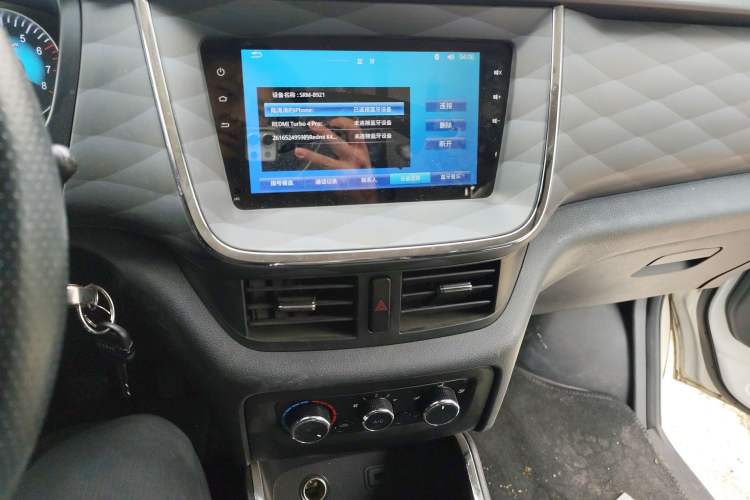 Used Jinbei Gold Hiace 2021 2.0L Passenger Van Travel Lion 5-Seater Audio And AC Panel