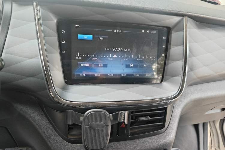 Used Jinbei Gold Hiace 2021 1.5L Passenger Van Travel Lion 6-Seater Audio And AC Panel