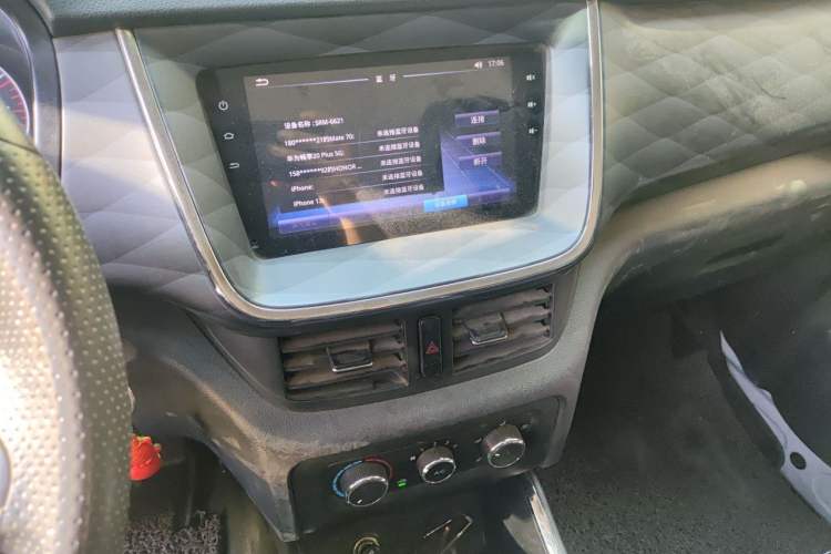Used Jinbei Gold Hiace 2021 1.5L Passenger Vehicle Travel Lion 5-Seater Audio And AC Panel
