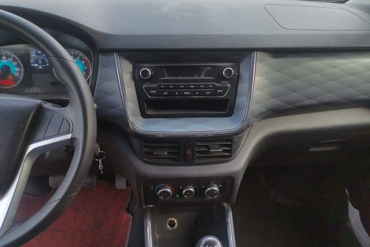 Used Jinbei Gold Hiace 2021 1.5L Passenger Van Engineering Lion Model Central Air Conditioning Version 9 Seats Audio And AC Panel
