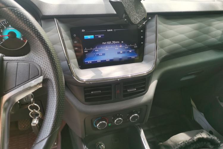Used Jinbei Gold Hiace 2021 2.0L Passenger Van Travel Lion 7-Seater Audio And AC Panel