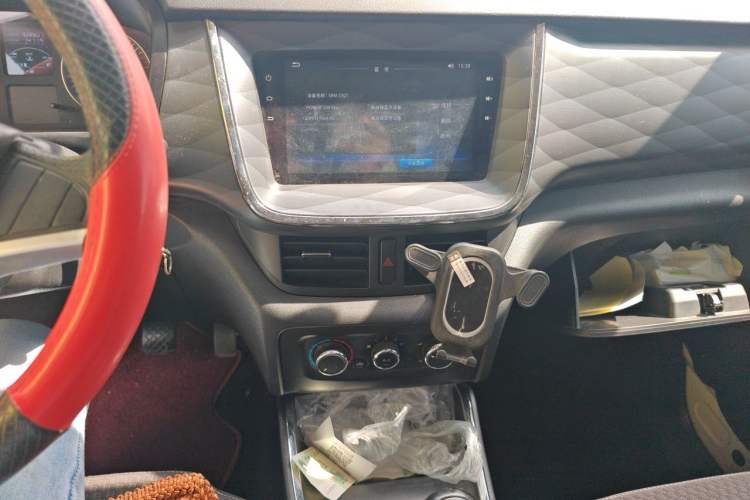 Used Jinbei Gold Hiace 2021 2.0L Box Van Engineering Lion 2 Seats Audio And AC Panel