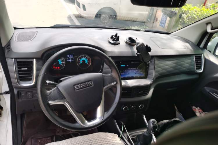 Used Jinbei Gold Hiace 2021 2.0L Passenger Van Travel Lion 7-Seater Center Console