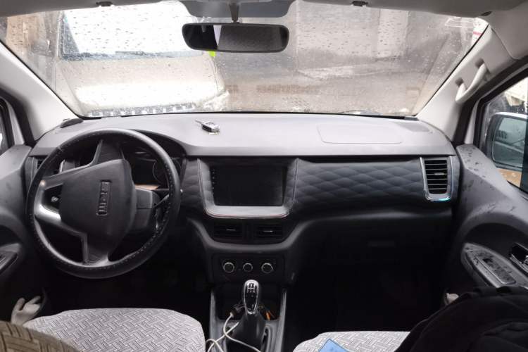 Used Jinbei Gold Hiace 2021 1.5L Passenger Vehicle Engineering Lion 5-Seater Center Console