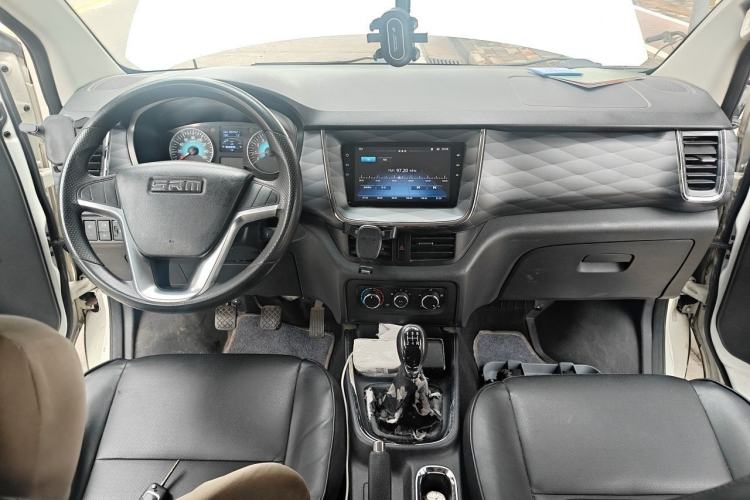 Used Jinbei Gold Hiace 2021 1.5L Passenger Van Travel Lion 6-Seater Center Console