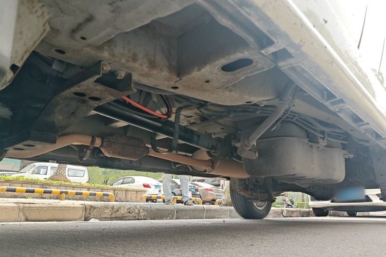 Used Jinbei Gold Hiace 2021 1.5L Passenger Van Travel Lion 6-Seater Chassis Front Left
