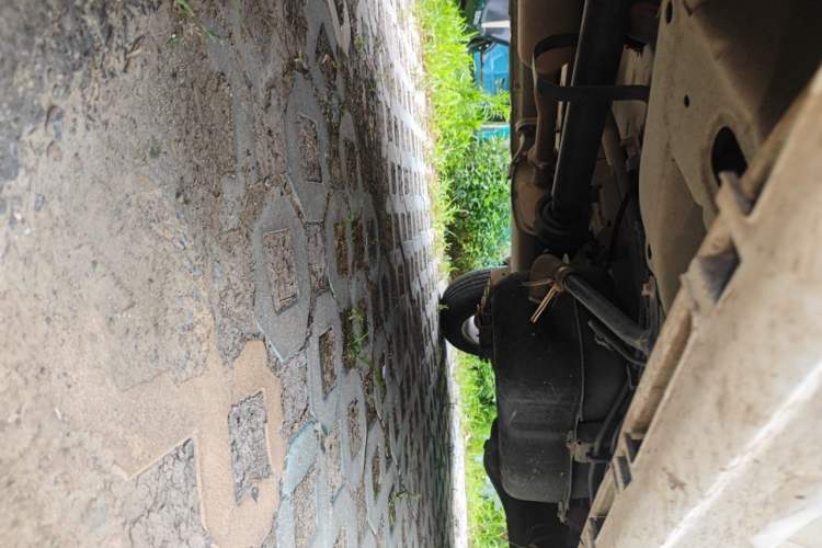 Used Jinbei Gold Hiace 2021 2.0L Passenger Van Travel Lion 6-Seater Chassis Front Left