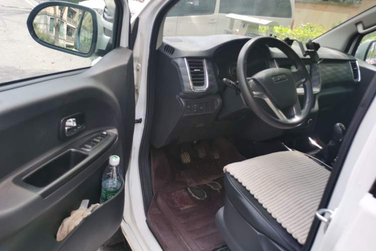Used Jinbei Gold Hiace 2021 2.0L Passenger Van Travel Lion 7-Seater Driver Seat