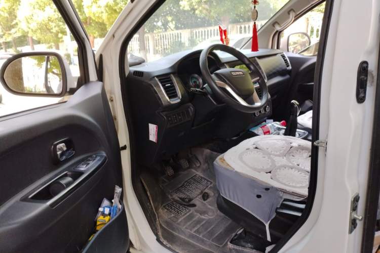 Used Jinbei Gold Hiace 2021 1.5L Passenger Vehicle Engineering Lion 6 Seats Driver Seat