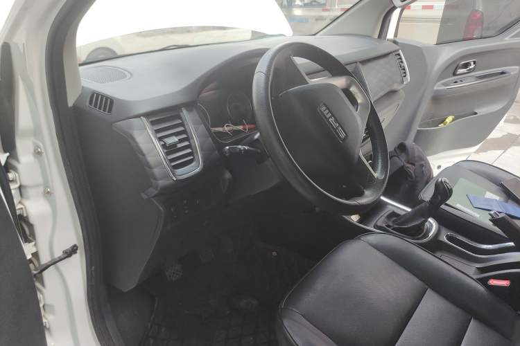 Used Jinbei Gold Hiace 2021 1.5L Passenger Van Travel Lion 6-Seater Driver Seat