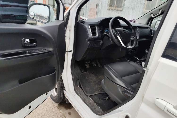 Used Jinbei Gold Hiace 2021 2.0L Passenger Van Travel Lion 5-Seater Driver Seat