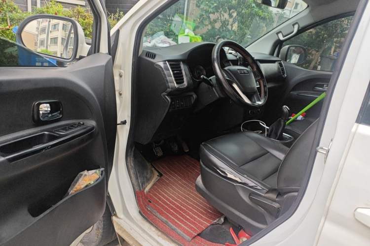 Used Jinbei Gold Hiace 2021 2.0L Passenger Van Travel Lion 6-Seater Driver Seat