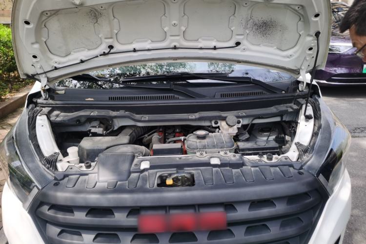 Used Jinbei Gold Hiace 2021 2.0L Passenger Van Travel Lion 7-Seater Engine Bay
