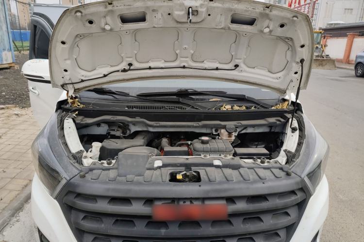 Used Jinbei Gold Hiace 2021 2.0L Passenger Van Travel Lion 5-Seater Engine Bay