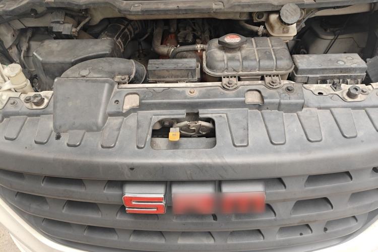 Used Jinbei Gold Hiace 2021 1.5L Passenger Van Travel Lion 6-Seater Engine Bay