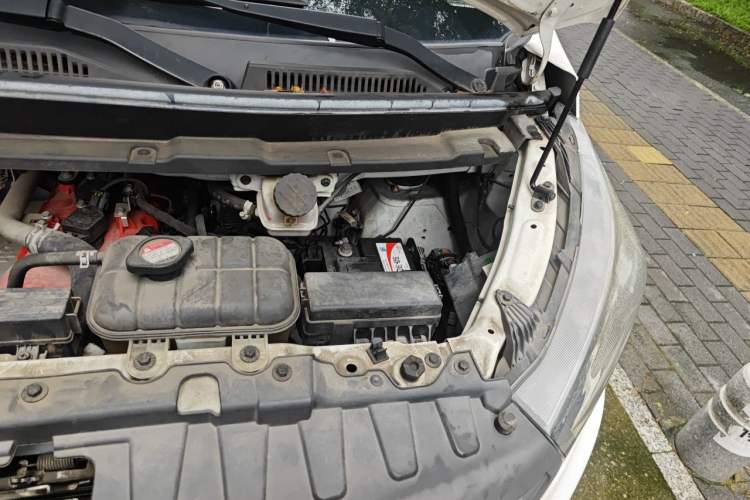 Used Jinbei Gold Hiace 2021 1.5L Passenger Van Travel Lion 6-Seater Engine Bay Left