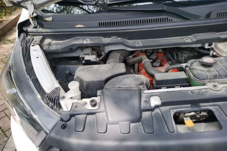 Used Jinbei Gold Hiace 2021 2.0L Passenger Van Travel Lion 7-Seater Engine Bay Right