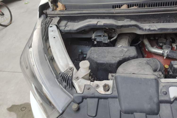 Used Jinbei Gold Hiace 2021 1.5L Passenger Van Travel Lion 6-Seater Engine Bay Right
