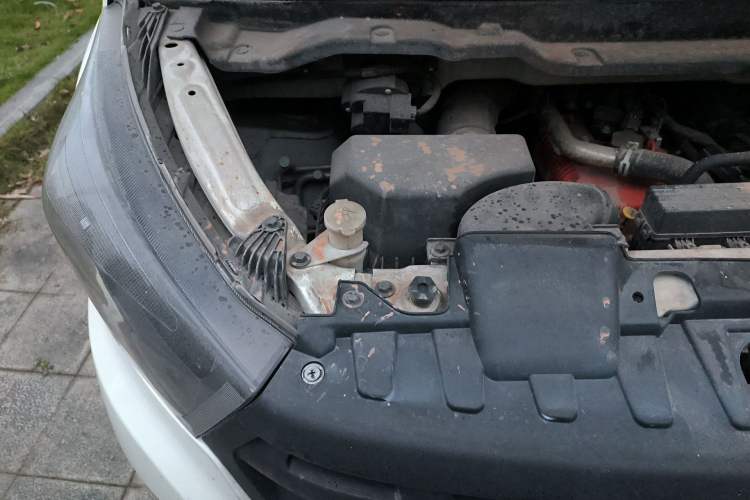 Used Jinbei Gold Hiace 2021 1.6L Box Van Travel Lion 2-Seater Engine Bay Right