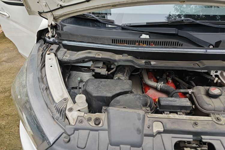 Used Jinbei Gold Hiace 2021 1.5L Passenger Van Travel Lion 6-Seater Engine Bay Right