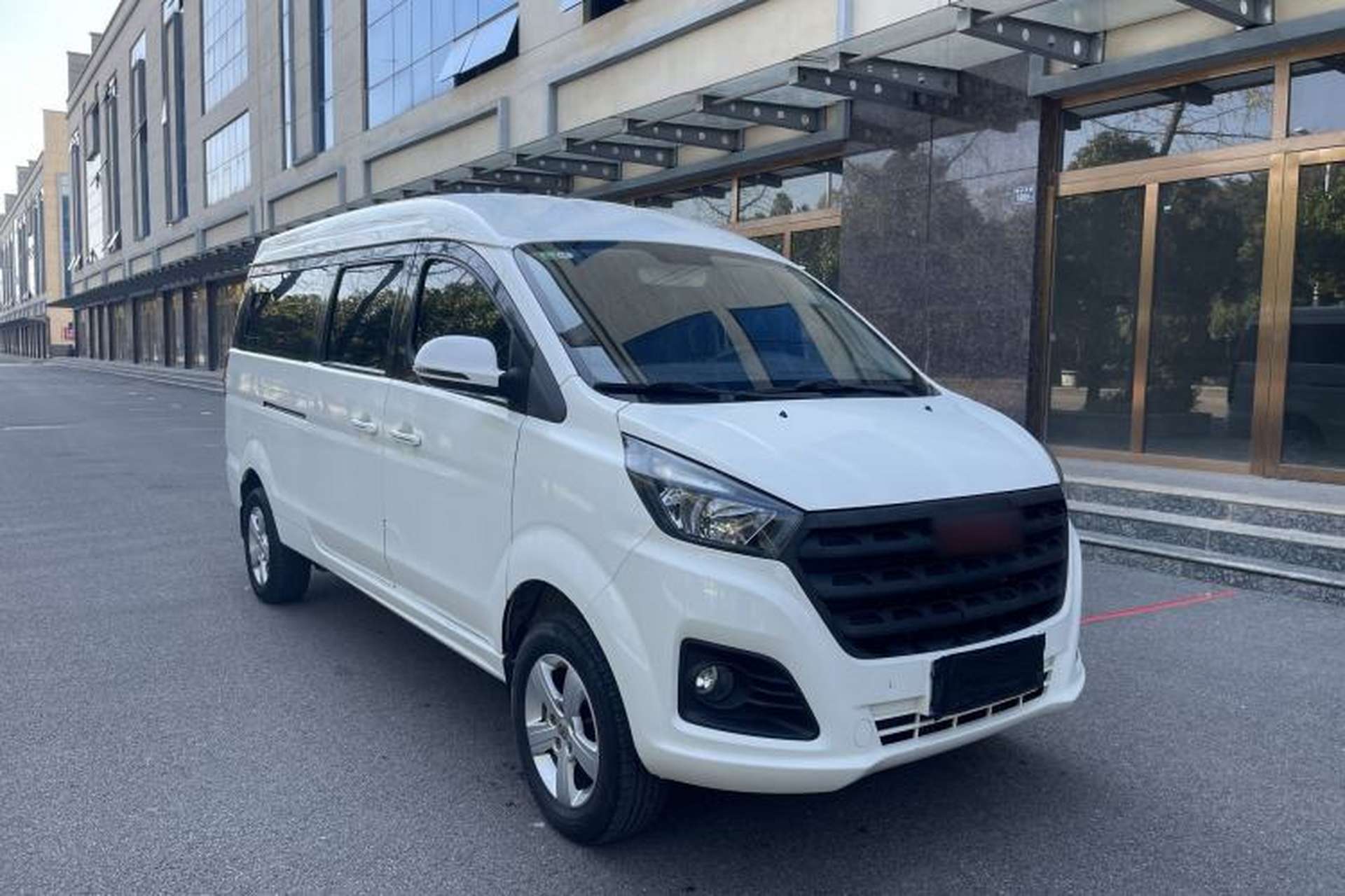 Used Jinbei Gold Hiace 2021 1.5L Passenger Van Travel Lion Central Air Conditioning Version 9 Seats Exterior 3