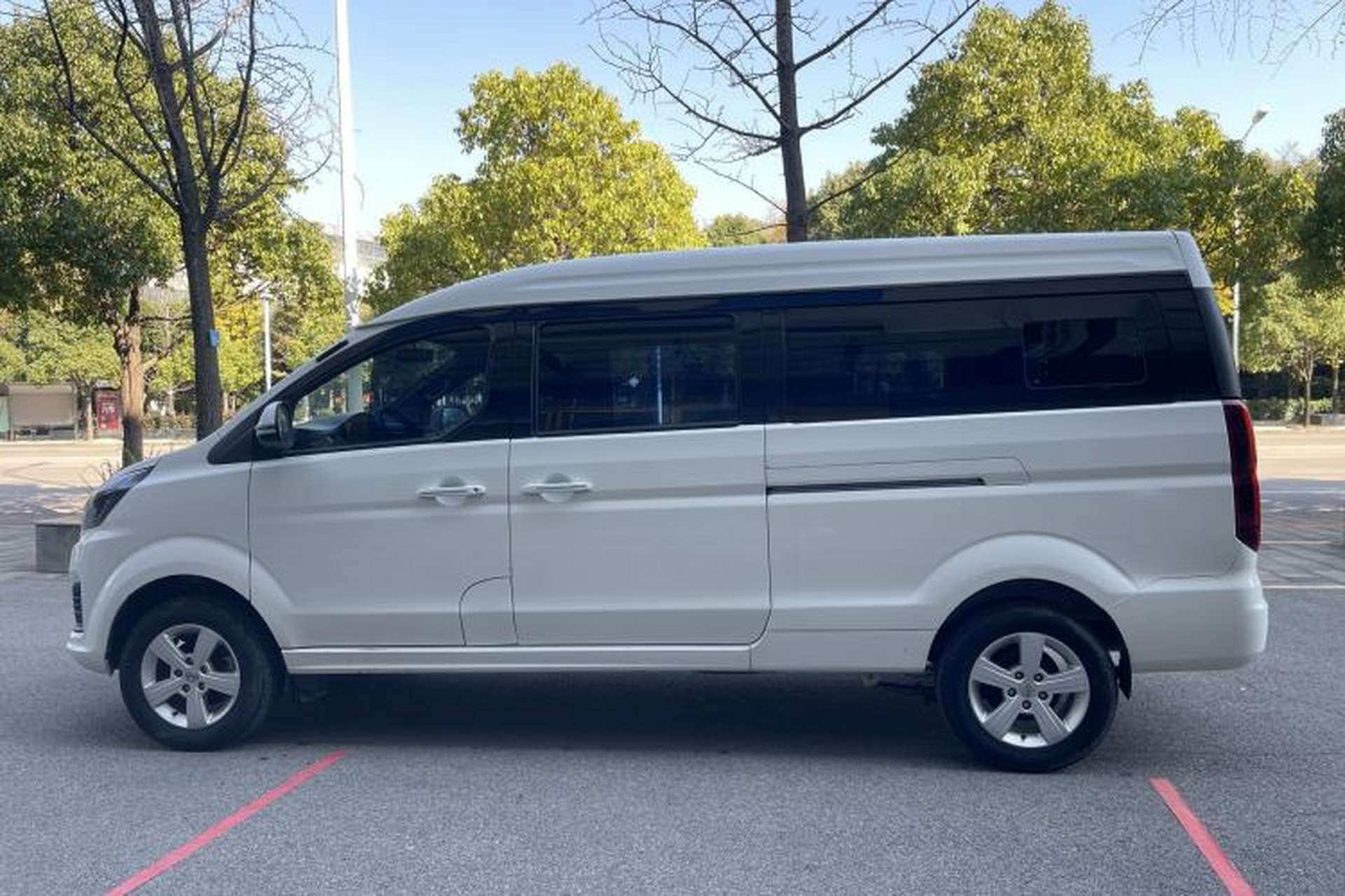 Used Jinbei Gold Hiace 2021 1.5L Passenger Van Travel Lion Central Air Conditioning Version 9 Seats Exterior 6
