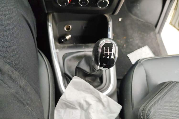 Used Jinbei Gold Hiace 2021 2.0L Passenger Van Travel Lion 5-Seater Gear Lever